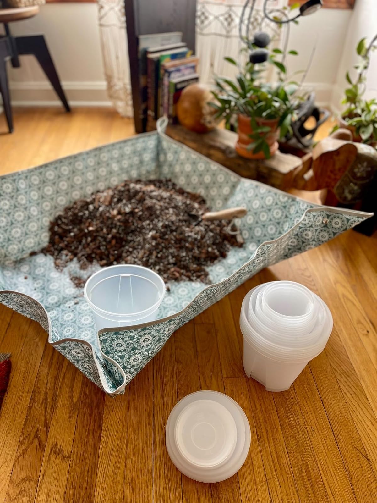 Repotting Mat for Indoor Plant Transplanting Control Mess, Waterproof Succulent Potting Mat Square Planting Tray Soil Change Mat